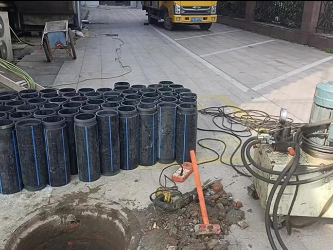 平泉PE置换管厂家 DN315置换管 非开挖管短管置换